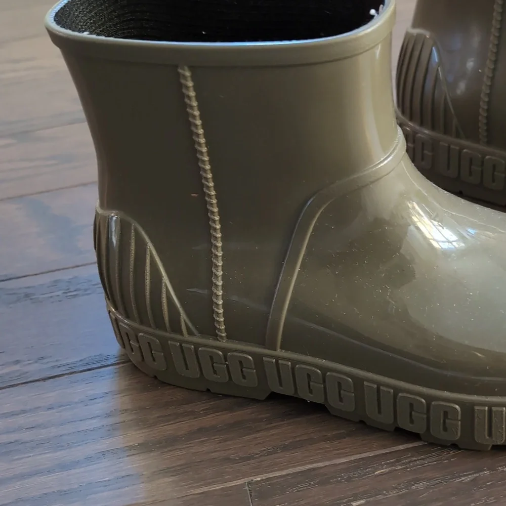 UGG Size 8 Olive Green Rain Boot - Picture 4 of 11